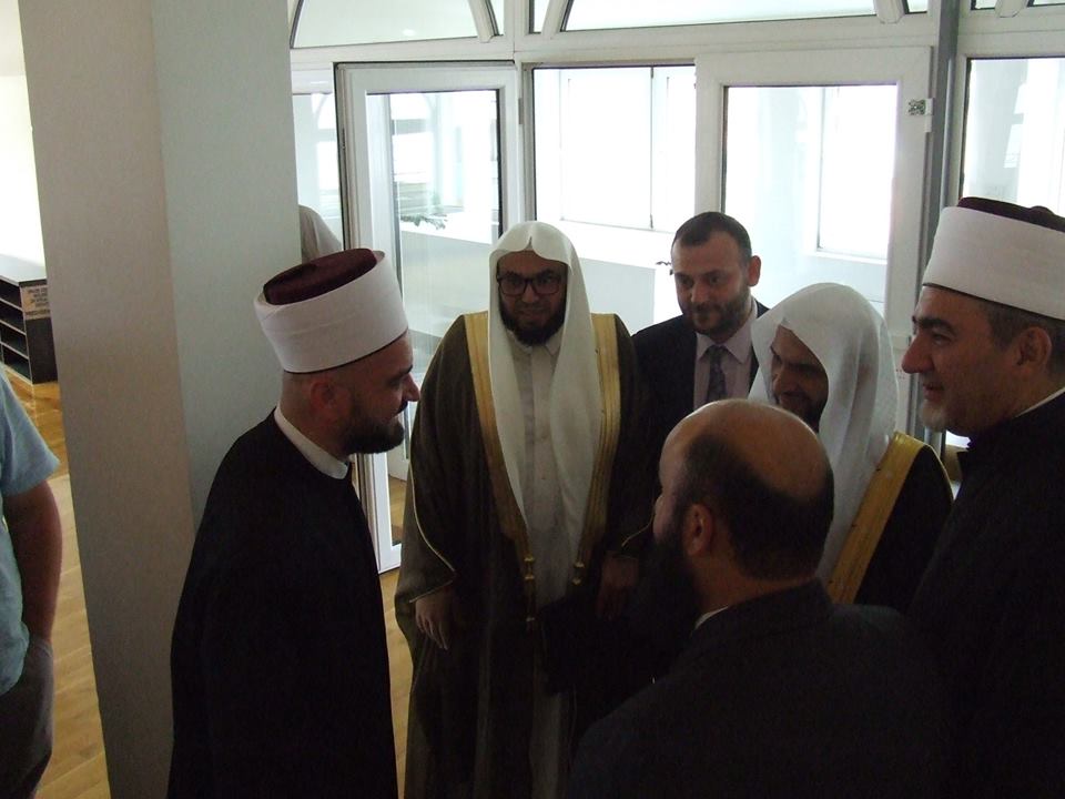 37793924 1815969815177501 5753446217291923456 n