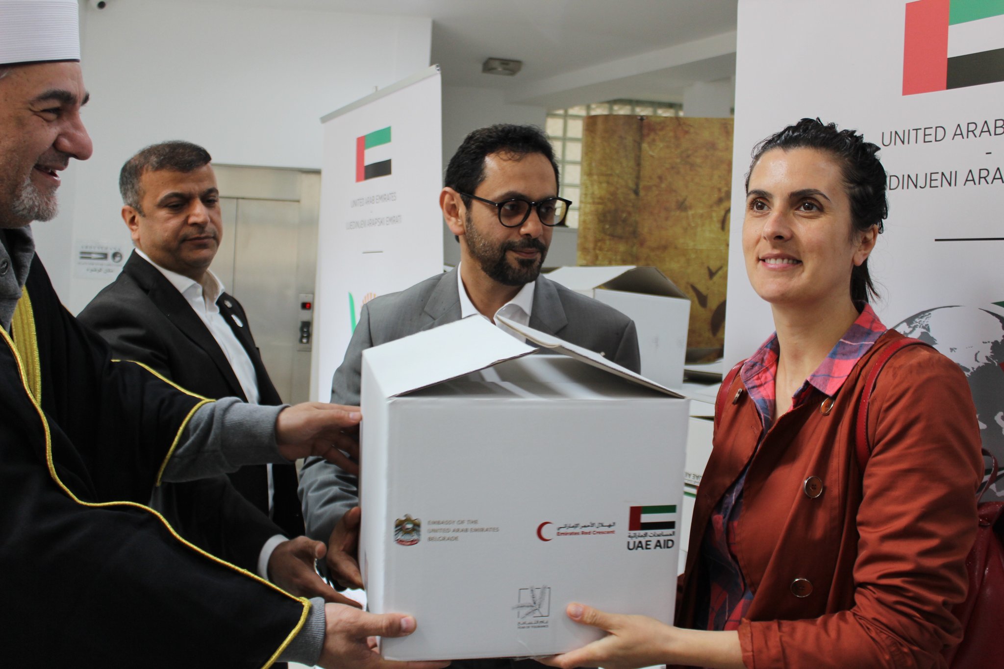 D6NSypcXsAAJfnP.jpg large