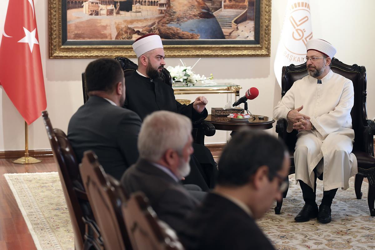 diyanet isleri baskani erbas sirbistan islam birligi reisul ulema nasufovici kabul etti 3